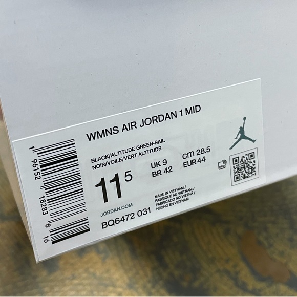 Air Jordan 1 Mid Retro Altitude Green BQ6472-031 WMNS Black - Picture 11 of 11